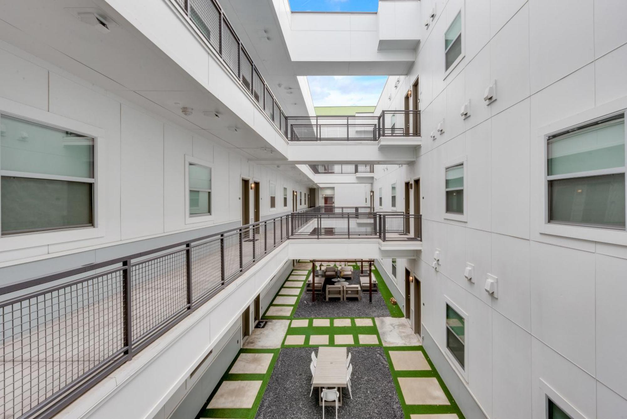 Snazzy Loft Style 2Br I Gym I Parking I Workspace Dallas Exterior photo